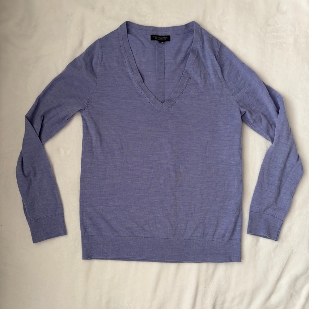 Banana Republic Periwinkle V-Neck Women’s Sweater